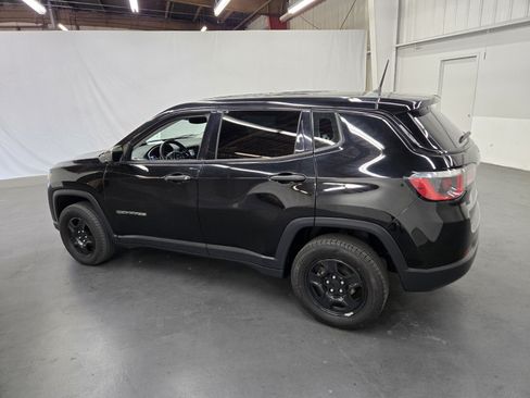 Used 2018 Jeep Compass Sport FWD image 3