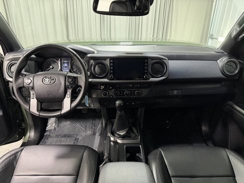 Used 2022 Toyota Tacoma TRD Off-Road image 11