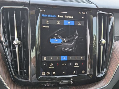 Used 2023 Volvo XC60 B5 Ultimate w/ Climate Package image 18