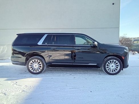 Used 2022 Cadillac Escalade ESV Premium Luxury w/ Performance Package image 2