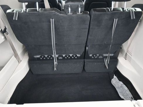 Used 2024 Chrysler Pacifica Touring-L image 31