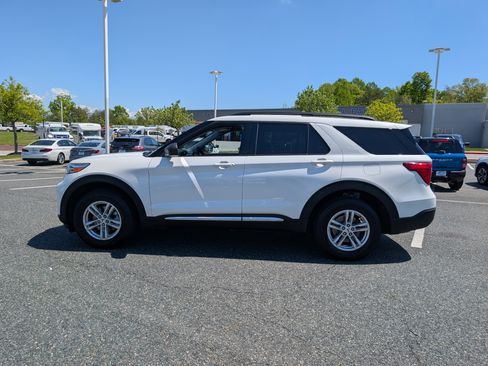 Used 2022 Ford Explorer XLT w/ Equipment Group 202A AWD/4WD image 6