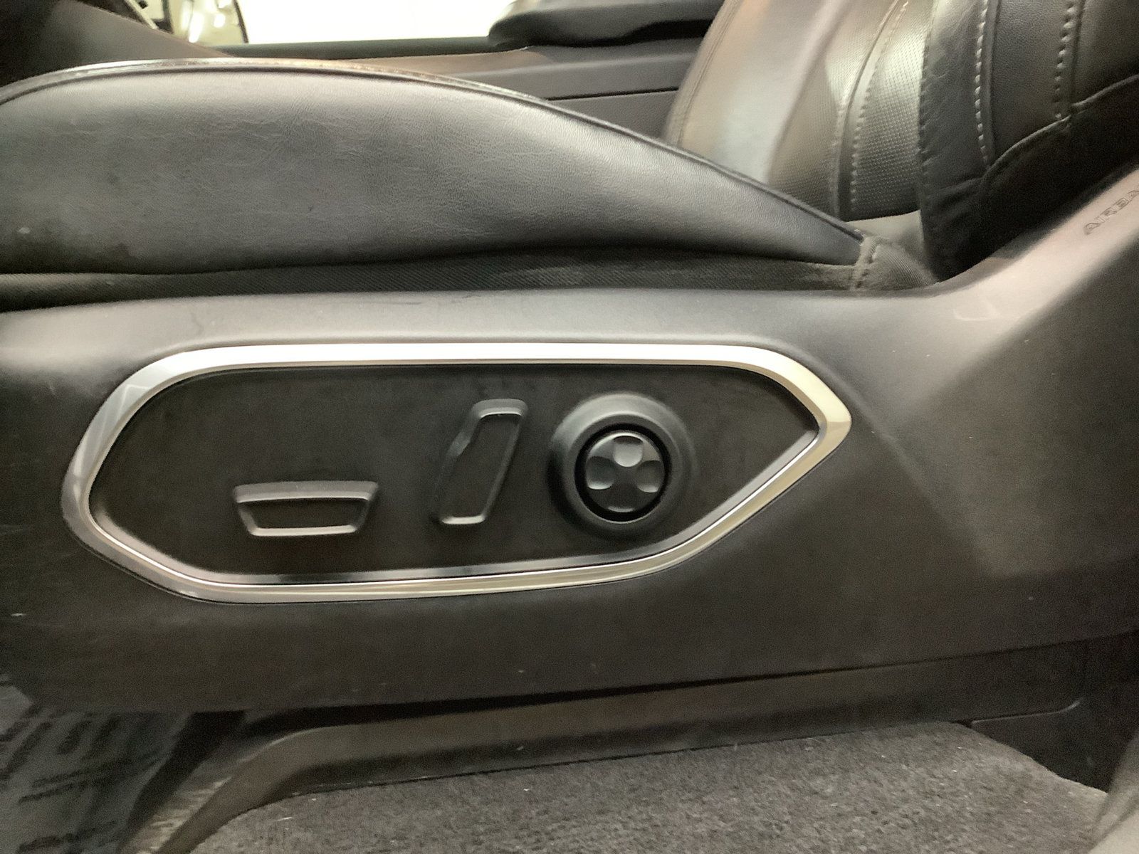 Used 2022 Jeep Wagoneer Series II AWD/4WD image 13