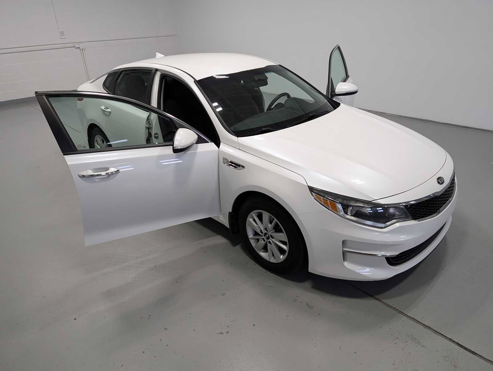 Used 2016 Kia Optima LX FWD image 15