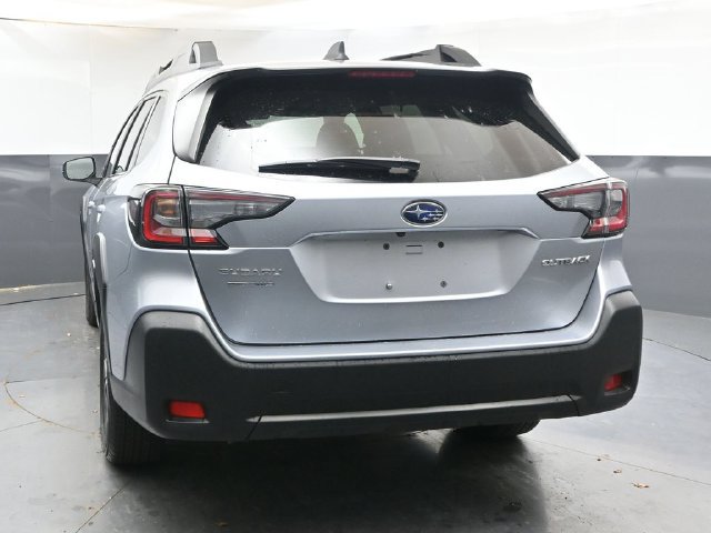 Used 2025 Subaru Outback Premium AWD/4WD image 4