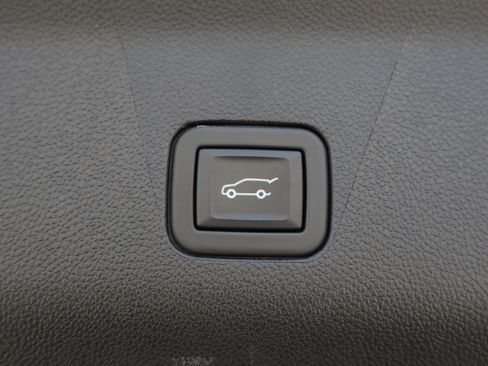 Used 2024 GMC Yukon SLT AWD/4WD image 17
