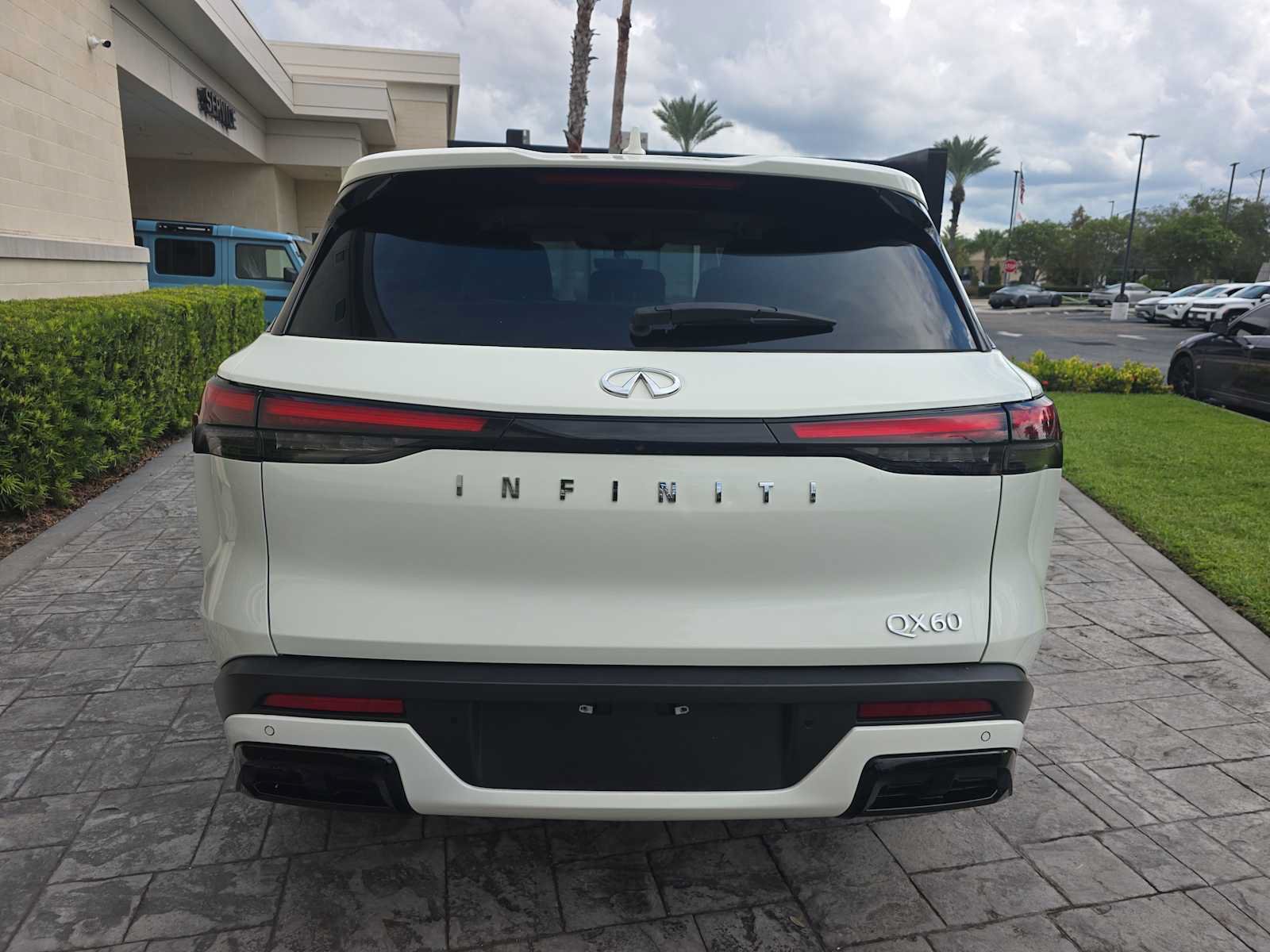 Used 2024 INFINITI QX60 Pure FWD image 3