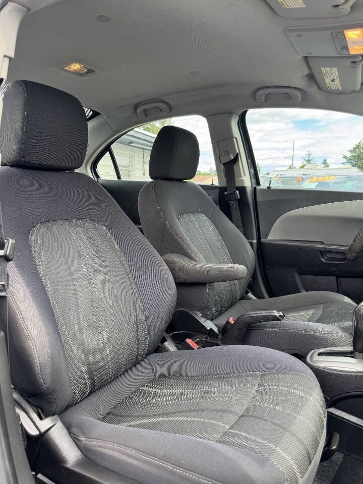 Used 2013 Chevrolet Sonic LT FWD image 10