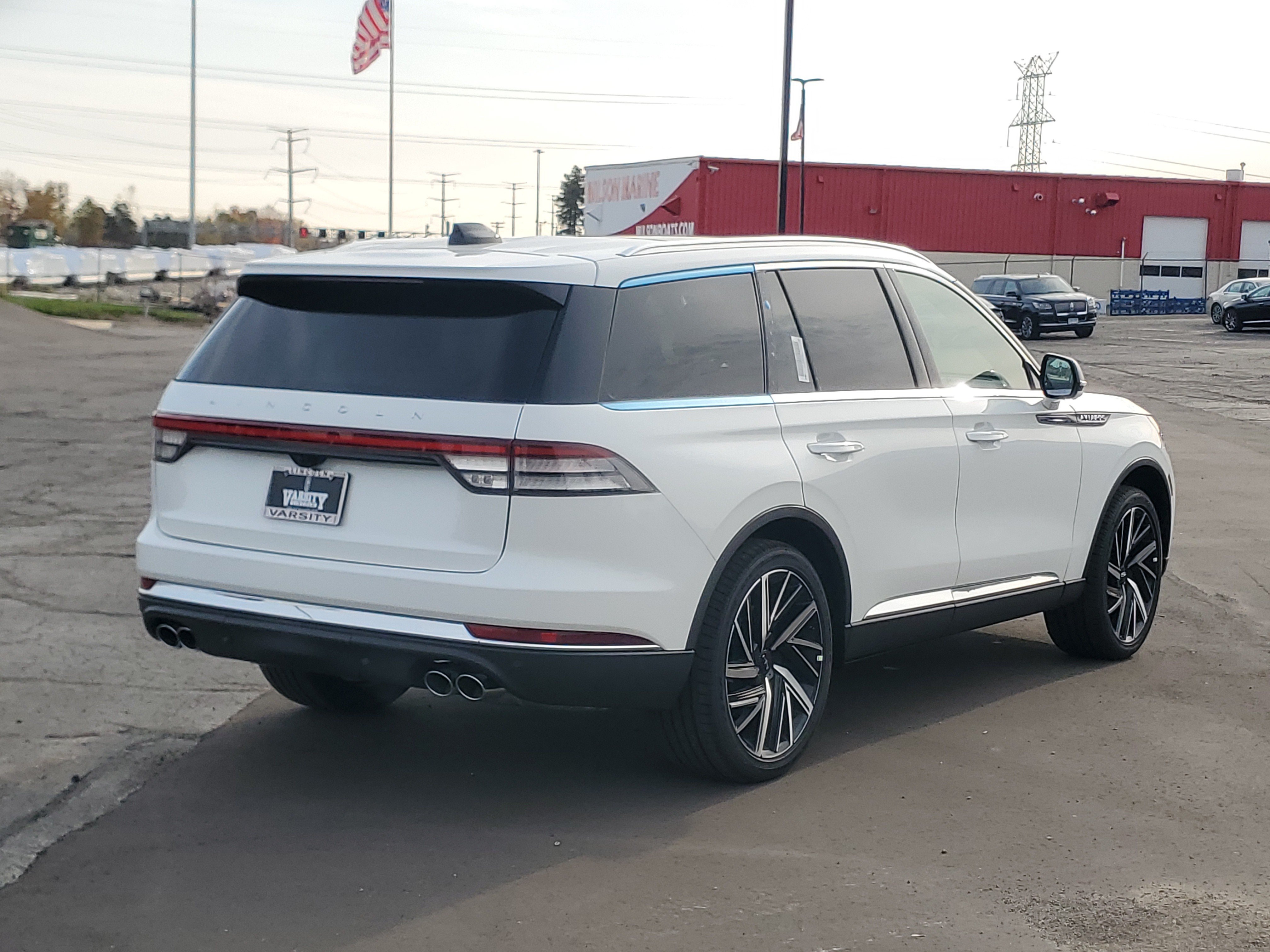 New 2027 Lincoln Aviator Reserve AWD/4WD image 4