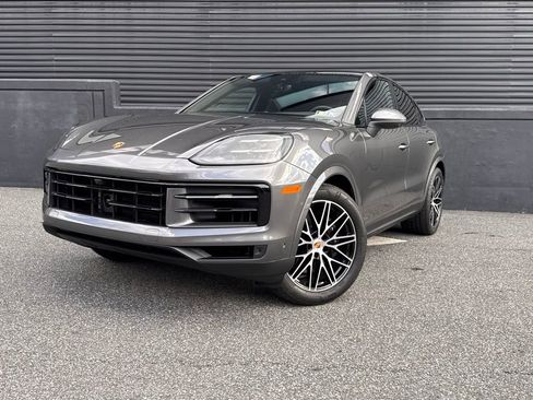 Used 2025 Porsche Cayenne Coupe image 1