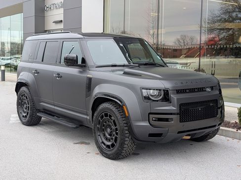 Used 2025 Land Rover Defender 110 image 6