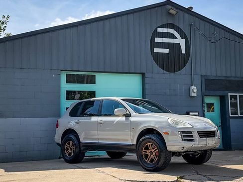 Used 2010 Porsche Cayenne AWD/4WD image 1