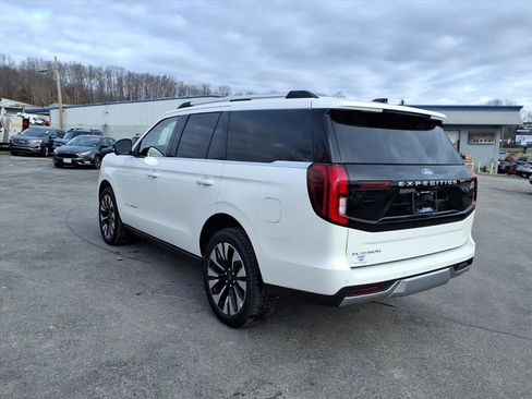 New 2025 Ford Expedition Platinum w/ Driver's Package image 3