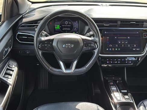 Used 2022 Chevrolet Bolt EUV LT w/ Convenience Package image 12