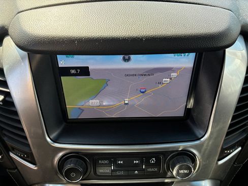 Used 2015 Chevrolet Suburban LTZ RWD image 11