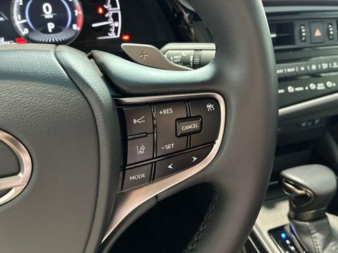 Used 2025 Lexus ES 350 w/ Premium Package FWD image 24