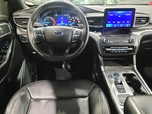 Used 2020 Ford Explorer XLT w/ Equipment Group 202A RWD image 22