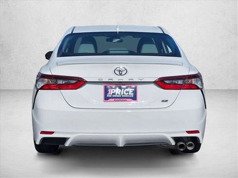 Used 2022 Toyota Camry SE FWD image 7