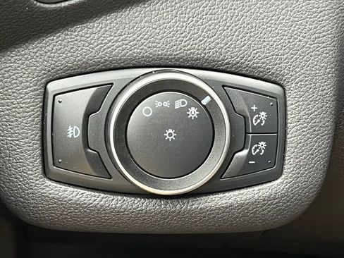 Used 2015 Ford C-MAX SEL FWD image 18