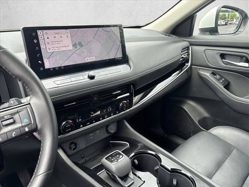 Used 2026 Nissan Rogue SL FWD image 15