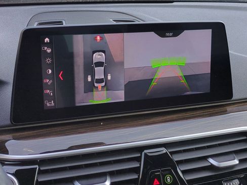 Used 2019 BMW 530e w/ Convenience Package image 25