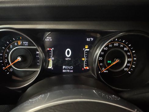 Used 2022 Jeep Wrangler Unlimited Sahara AWD/4WD image 23