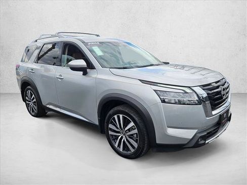 Used 2022 Nissan Pathfinder Platinum w/ Cargo Package AWD/4WD image 3