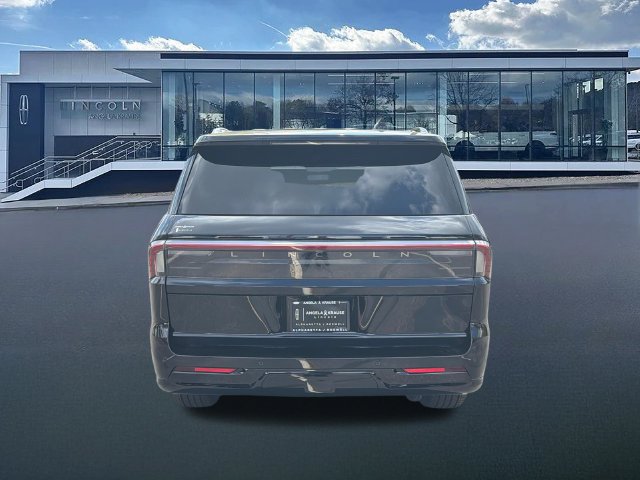 New 2027 Lincoln Navigator Reserve w/ Jet Appearance Package AWD/4WD image 6