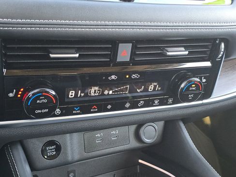 Used 2025 Nissan Rogue Platinum w/ Platinum Premium Package image 26