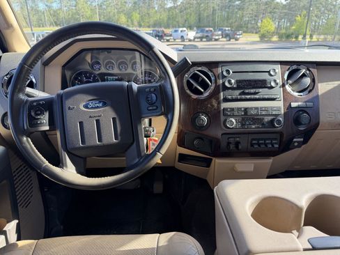 Used 2011 Ford F250 Lariat w/ Lariat Interior Pkg image 8