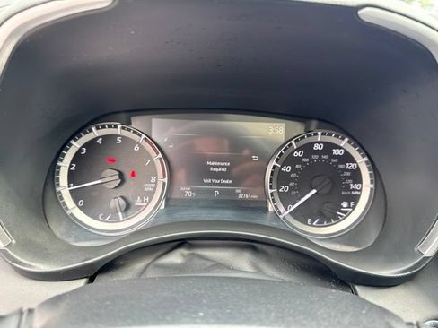 Used 2023 Toyota Highlander XLE AWD/4WD image 13