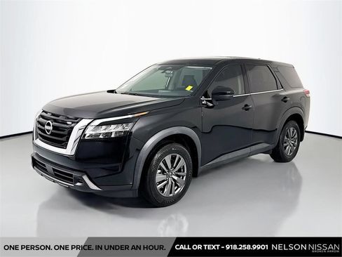 Certified 2022 Nissan Pathfinder S FWD image 1
