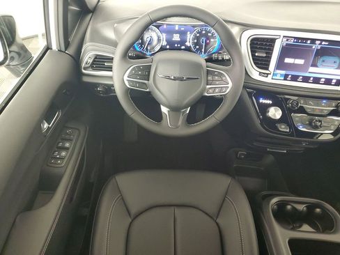 New 2026 Chrysler Pacifica Select image 15