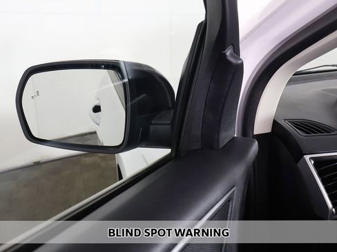 Used 2024 Ford Edge SE w/ Black Appearance Package AWD/4WD image 3