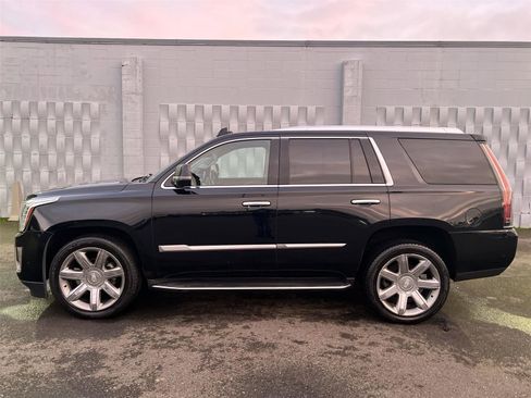 Used 2018 Cadillac Escalade Luxury image 4