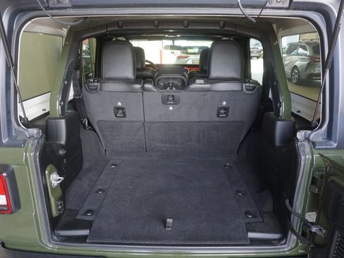 Used 2021 Jeep Wrangler Unlimited Rubicon w/ Cold Weather Group AWD/4WD image 15