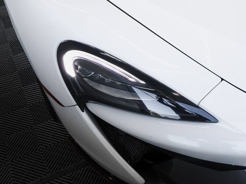 Used 2018 McLaren 570S Spider RWD image 7