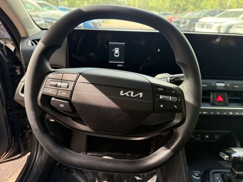 Used 2025 Kia K4 FWD image 25