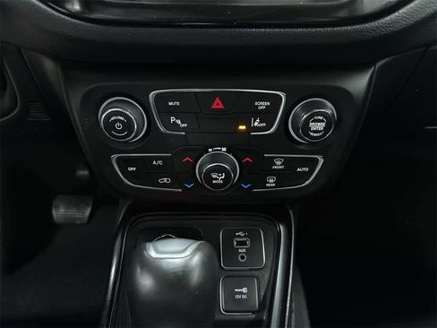 Used 2021 Jeep Compass Limited w/ Elite Exterior Group image 22