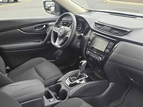 Used 2020 Nissan Rogue SV image 10
