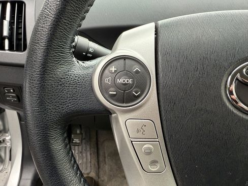 Used 2015 Toyota Prius Five w/ Advanced Technology Package image 27