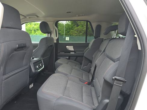 Used 2025 Ford Expedition Active RWD image 6