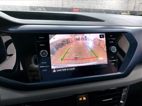 Used 2022 Volkswagen Taos SE w/ Panoramic Sunroof Package image 23