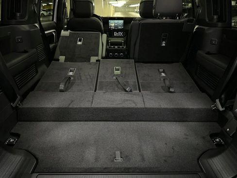New 2025 Land Rover Defender 130 X-Dynamic SE AWD/4WD image 30