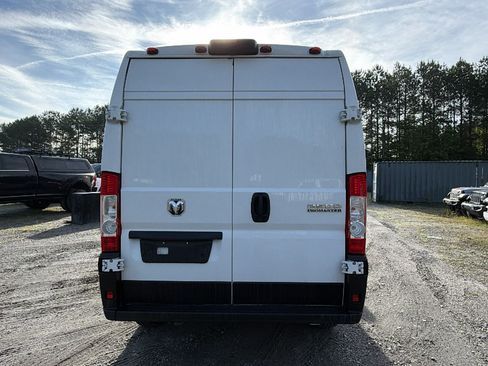Used 2024 RAM ProMaster 2500 w/ Convenience Group FWD image 9