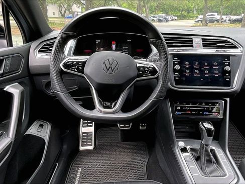Used 2024 Volkswagen Tiguan SE R-Line FWD image 8