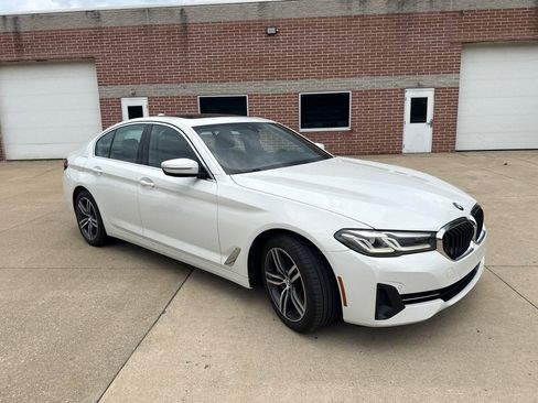 Used 2021 BMW 530i xDrive w/ Convenience Package AWD/4WD image 3