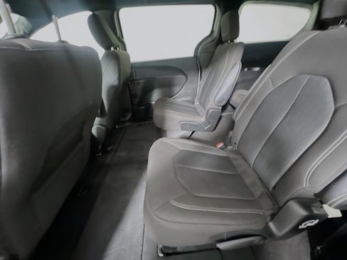 Used 2024 Chrysler Pacifica Touring FWD image 29