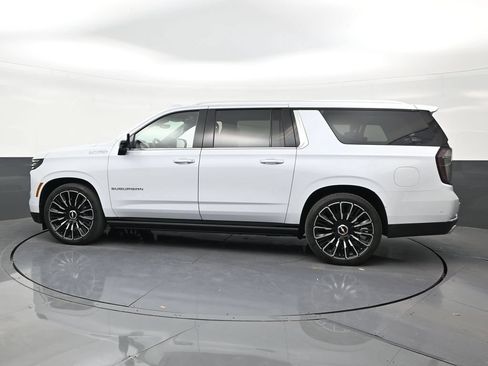 Used 2026 Chevrolet Suburban High Country AWD/4WD image 2