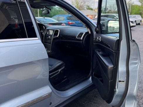 Used 2012 Jeep Grand Cherokee Laredo AWD/4WD image 8